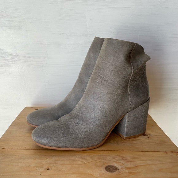Lucky Brand Block Heel Ravynn Leather Booties Size: 8 - Picture 3 of 10